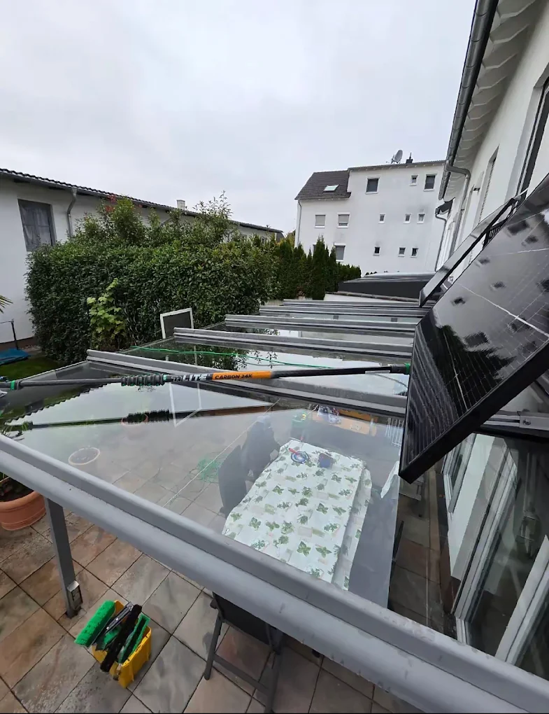 Hier waren wir mit unserem Reinwassersystem bei einer Fensterreinigung auf einem Glasdach in Lübeck.